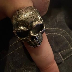 Skull ring